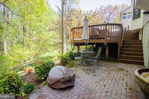 6870 Caravan Ct, Columbia MD  21044-4047 exterior