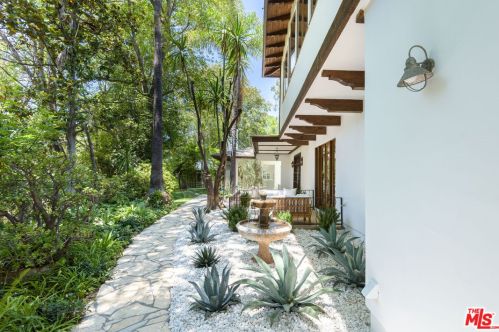 3930 Hollyline Ave, Van Nuys, CA 91423-4604