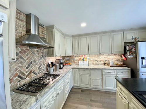 265 Shawnee Dr, Carol Stream IL  60188-1962 exterior