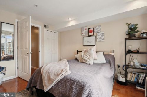 528 13 St, Philadelphia PA  19147-4533 exterior