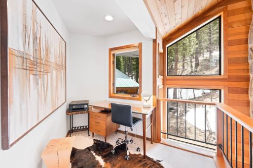 737 Conifer, Truckee CA  96161-3942 exterior