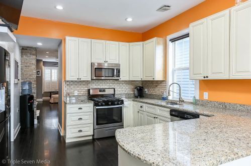 3121 Moffat St, Chicago, IL 60647-5067