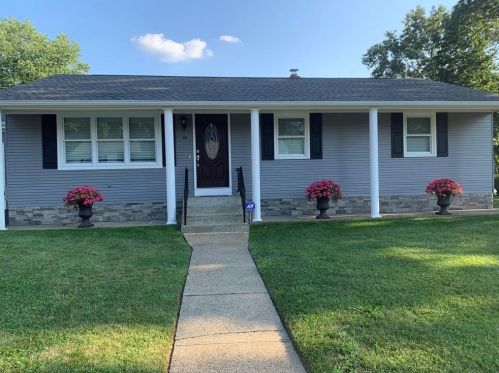 10 Raymond St, Lincoln, RI 02865-2232