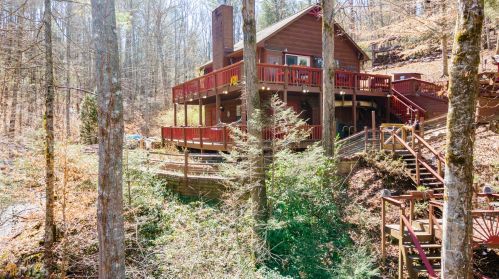 155 Greely Dr, Ellijay, GA 30540-5699