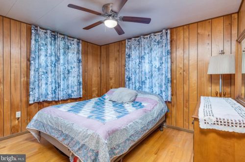 857 Oregon Trl, Harpers Ferry WV 25425-3144 exterior