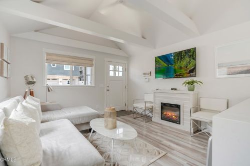 3534 Ocean Dr, Oxnard CA  93035-4345 exterior
