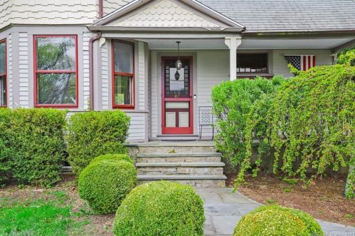 47 Comstock Hill Ave, Norwalk, CT 06850-1003
