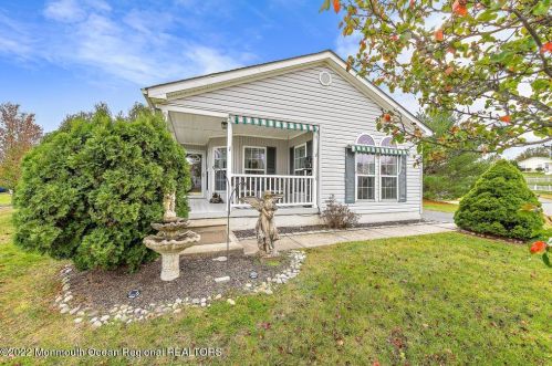 3 Cherry Hill Ct, Cedar Bonnet Island, NJ 08050-6019