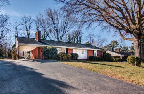3634 Larson Ln, Roanoke, VA 24018-3110