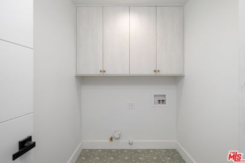 17137 Escalon Dr, Van Nuys CA  91436-4029 exterior