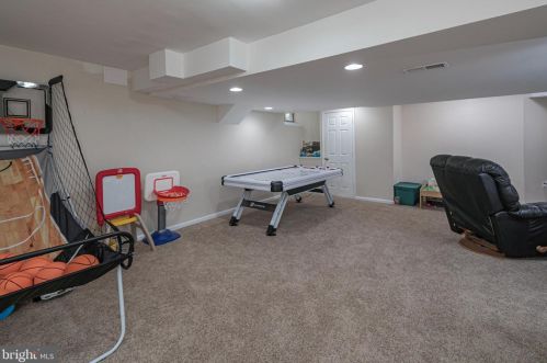 54 Ettl Cir, Princeton NJ  08540-2327 exterior