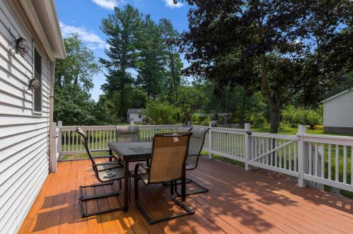 6 Old Colony Rd, Dover, NH 03820-9117