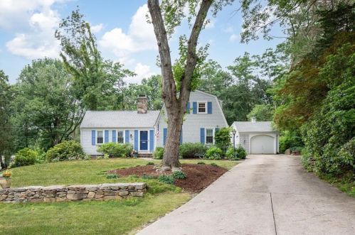 71 Harwood Rd, Warwick, RI 02818-4022