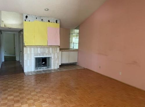 2102 Sunshine Cir, Palm Springs, CA 92264-8245