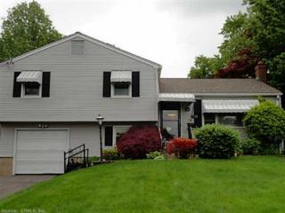 15 Arrowhead Cir, Hartford, CT 06111-1804