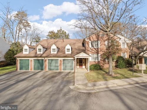 7262 Glen Hollow Ct, Annandale, VA 22003-2572