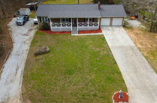 1047 Echo Valley Ct, Loganville, GA 30052-2368