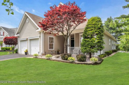 1 Lilac Ct, Holmdel Village, NJ 07733-2901