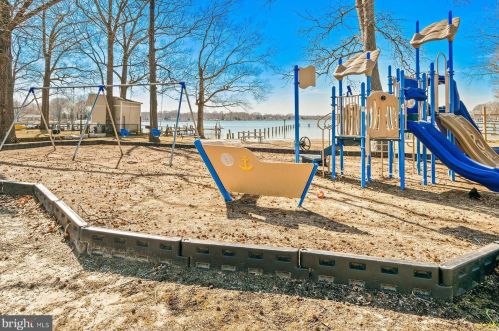 4962 Elm St, Shady Side MD 20764-9655 exterior