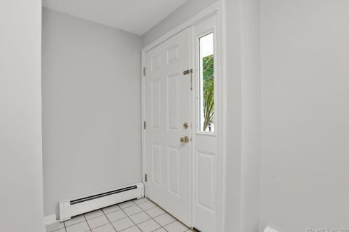 7 Haven Ln, Huntington, CT 06484-2017