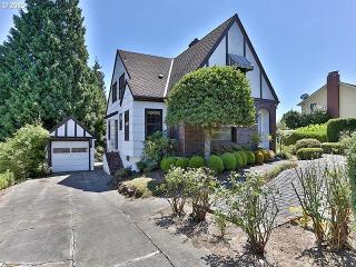 6852 Burlingame Ave, Portland OR  97219-2128 exterior