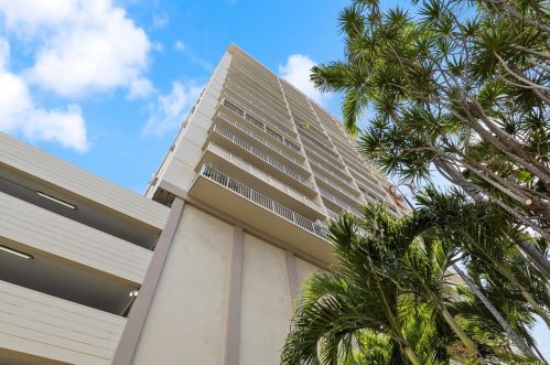 2452 Tusitala St, Honolulu HI  96815-3154 exterior