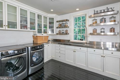 110 Brooks Bnd, Princeton NJ  08540-7545 exterior