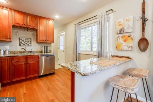 6005 Sagebrush Pl, Springfield, VA 22150-1546