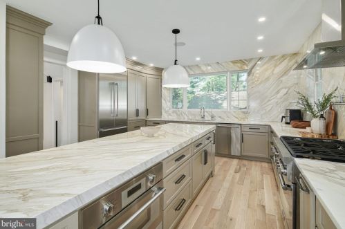 377 Kings Hwy, Tavistock NJ 08033-2004 exterior