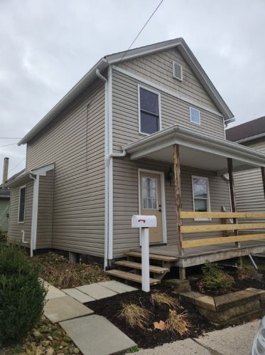 110 15th St, Vandergrift, PA 15690-1301