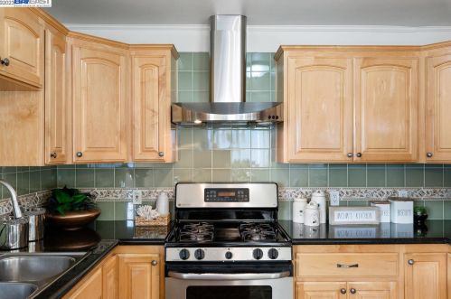 1381 Marybelle Ave, San Leandro CA 94577-2319 exterior