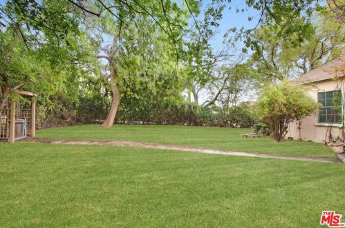 1042 Dolores Dr, Altadena, CA 91001-1743