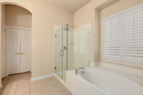 1742 Auburn Dr, Carrollton TX 75007-1452 exterior