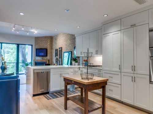4030 Buena Vista St, Dallas TX  75204-7804 exterior