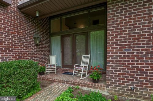 12 Waterfront Estates Dr, Lancaster, PA 17602-4133
