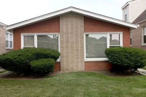 8955 Cornell Ave, Chicago, IL 60617-2804