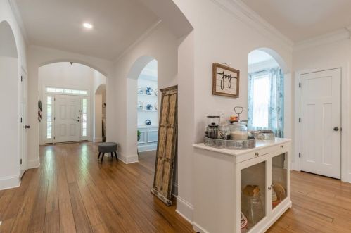 1648 Beacon Hill Blvd, Atlanta GA  30329-2556 exterior