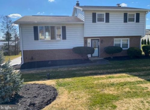 2548 Danielle Dr, York, PA 17315-4622