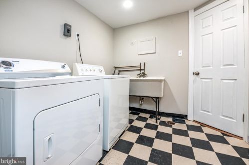 405 Pershing Dr, Silver Spring MD 20910-4341 exterior