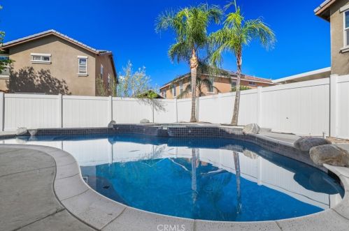 520 Blackberry Ln, Perris, CA 92571-9637