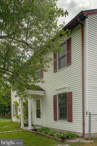13 Standish Ct, Charles Town, WV 25414-4209
