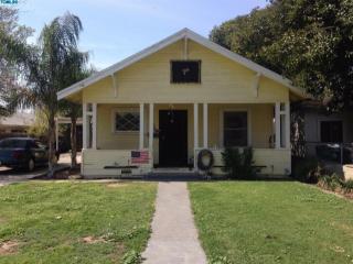 807 Encina St, Visalia, CA 93277-2610