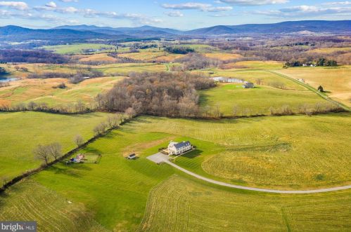 3194 Lost Corner Rd, Delaplane, VA 20144-2229