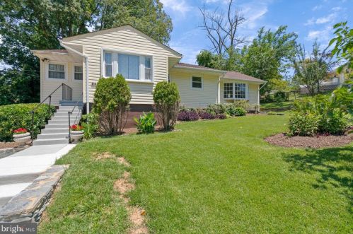 6428 Maplewood Dr, Falls Church, VA 22041-1230