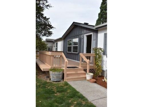 325 Sheridan St, Silverton, OR 97381-1350