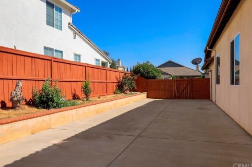 12758 Royal Palm Ln, Riverside CA  92503-7077 exterior