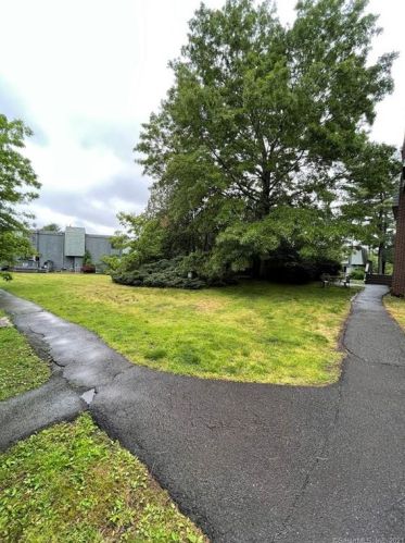 135 Trolley Crossing Ln, Middletown CT  06457-5849 exterior