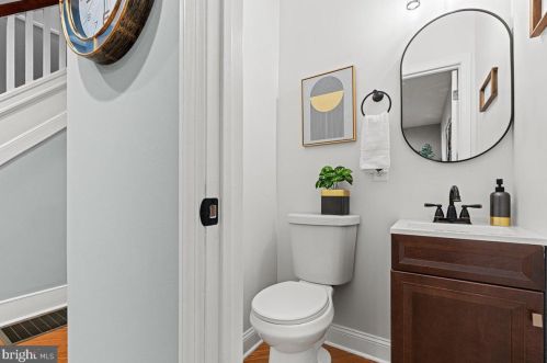 208 Pkwy Ave, Trenton NJ 08618-2749 exterior