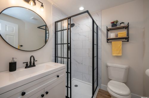 1367 Little Crk Dr, Taylorsville UT 84088-6544 exterior