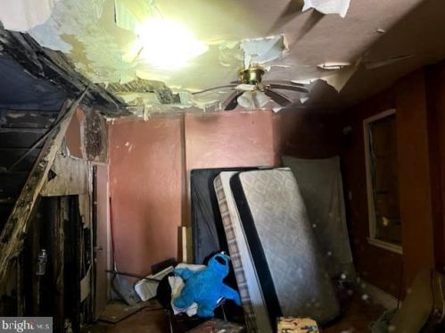 923 5th St, Camden, NJ 08102-2539